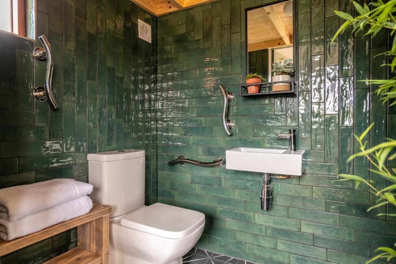 Alba - Charming Boutique Forest View With Hot Tub In Ferienhaus *