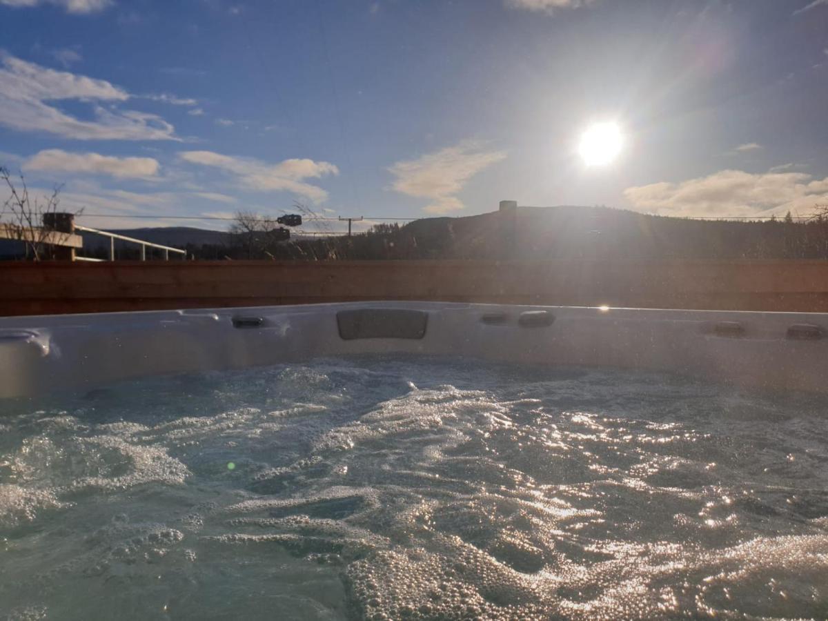 Alba - Charming Boutique Forest View With Hot Tub In Ferienhaus *